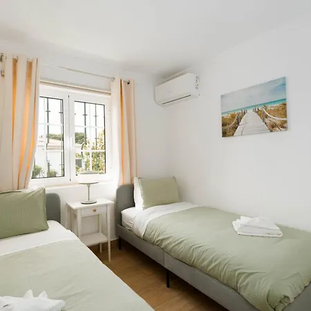 Sweet Old Village Apartment